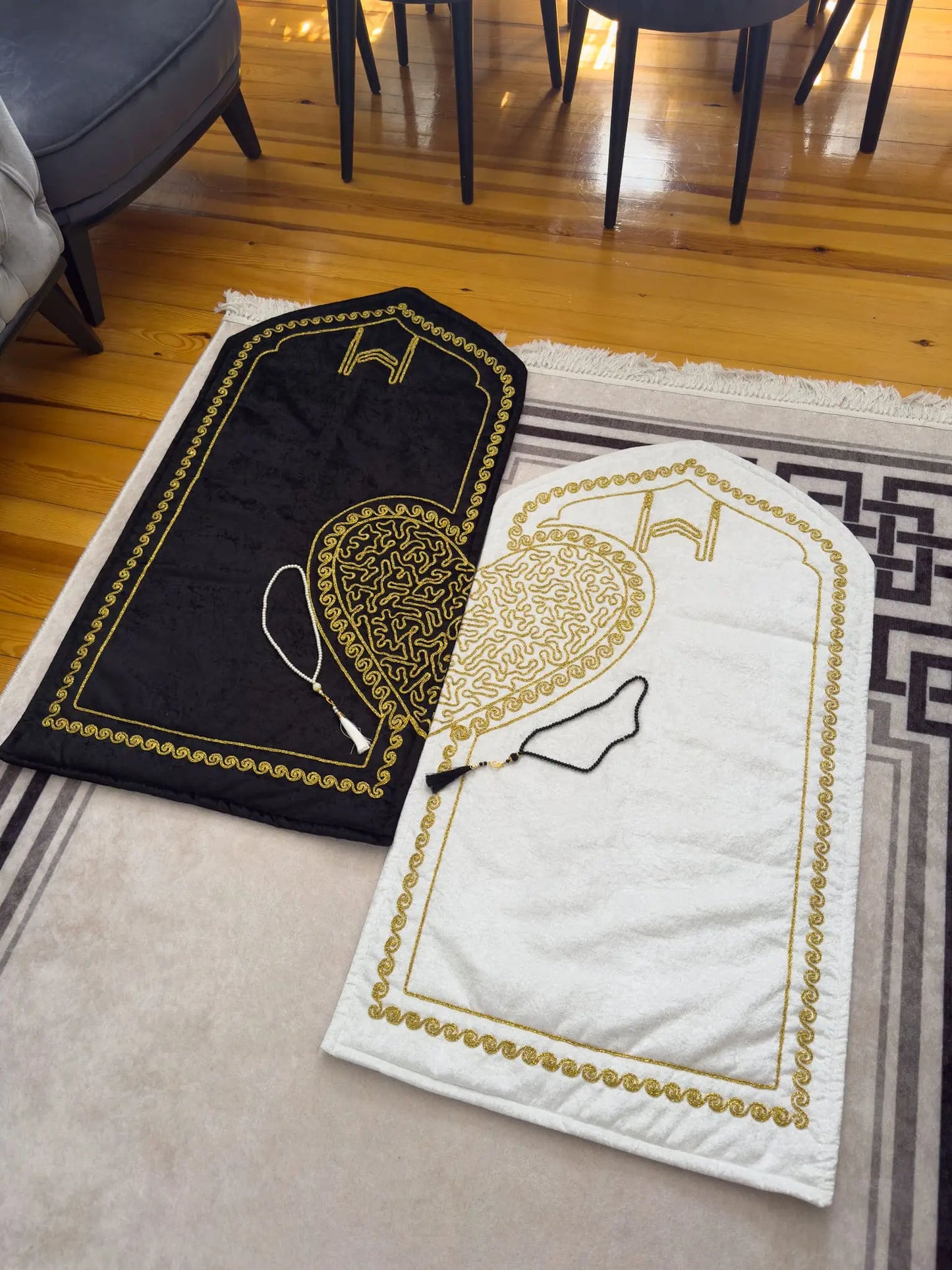 Noorvella Embroidered Heart Prayer Mat Set