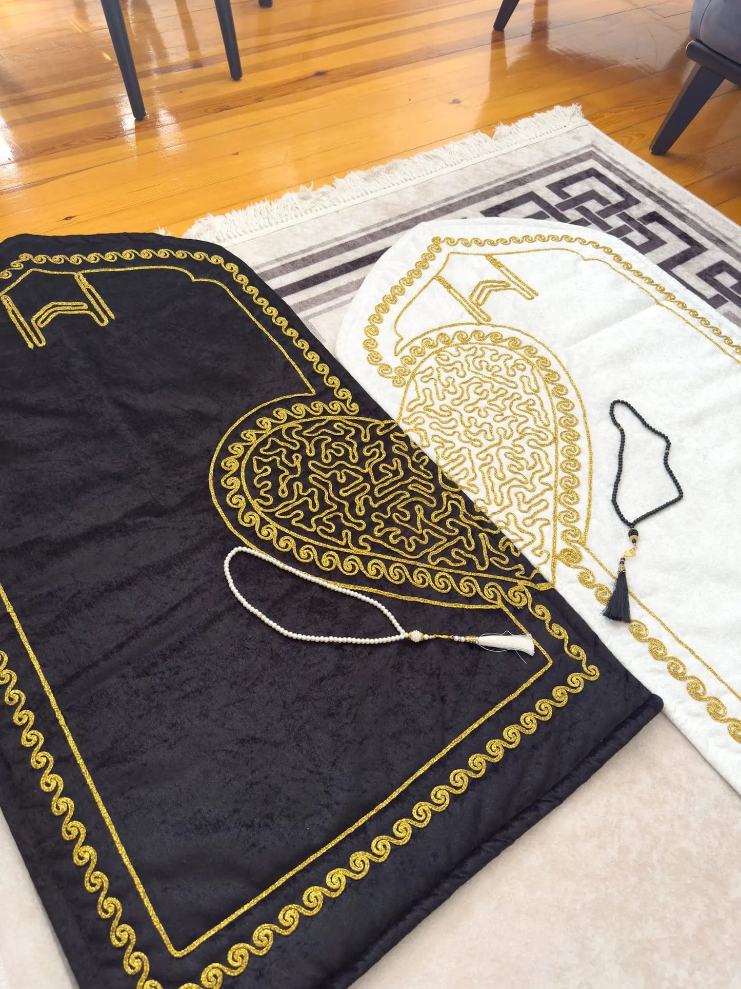 Noorvella Embroidered Heart Prayer Mat Set